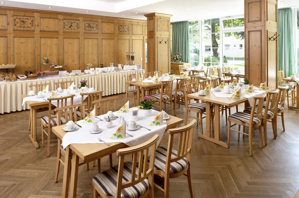 Feldmochinger Hof Hotell München 4*,