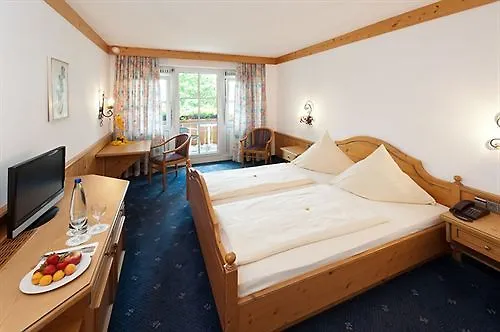 Feldmochinger Hof Hotell München 4*,